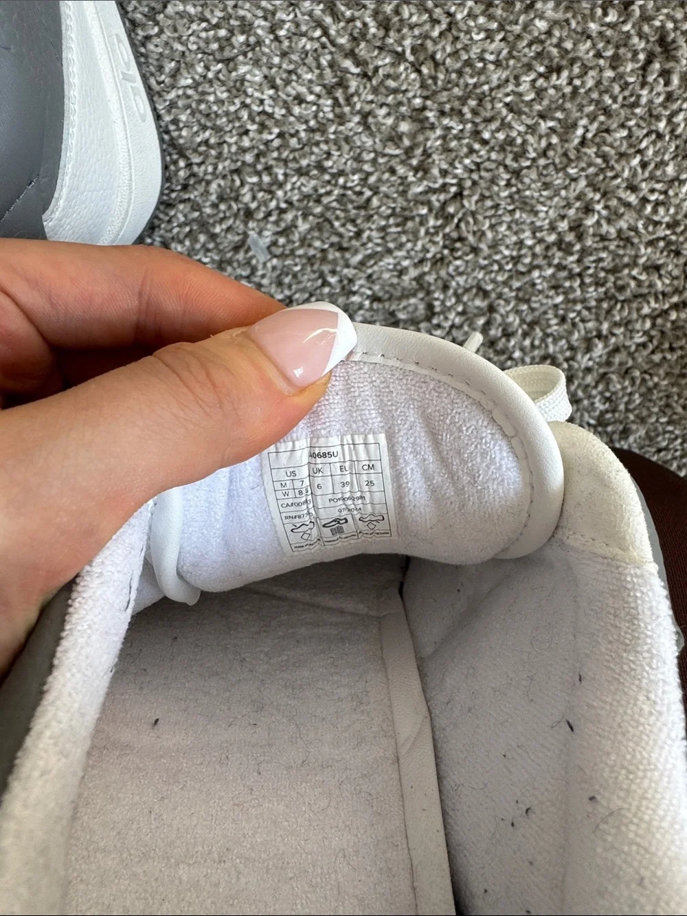 ALO Recovery Mode Sneaker in Grey / White - 8.5